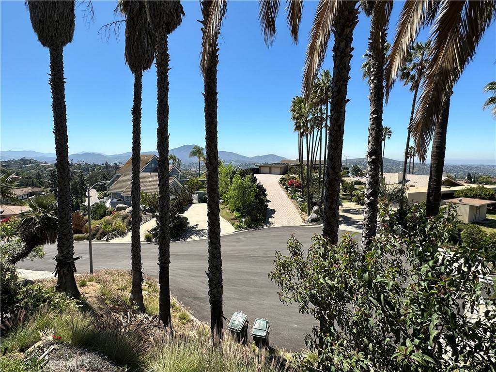 La Mesa, CA 91941,9902 Heavenly WAY