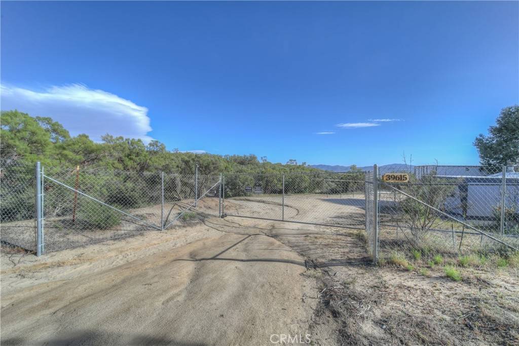 Anza, CA 92539,39615 Meyers LN