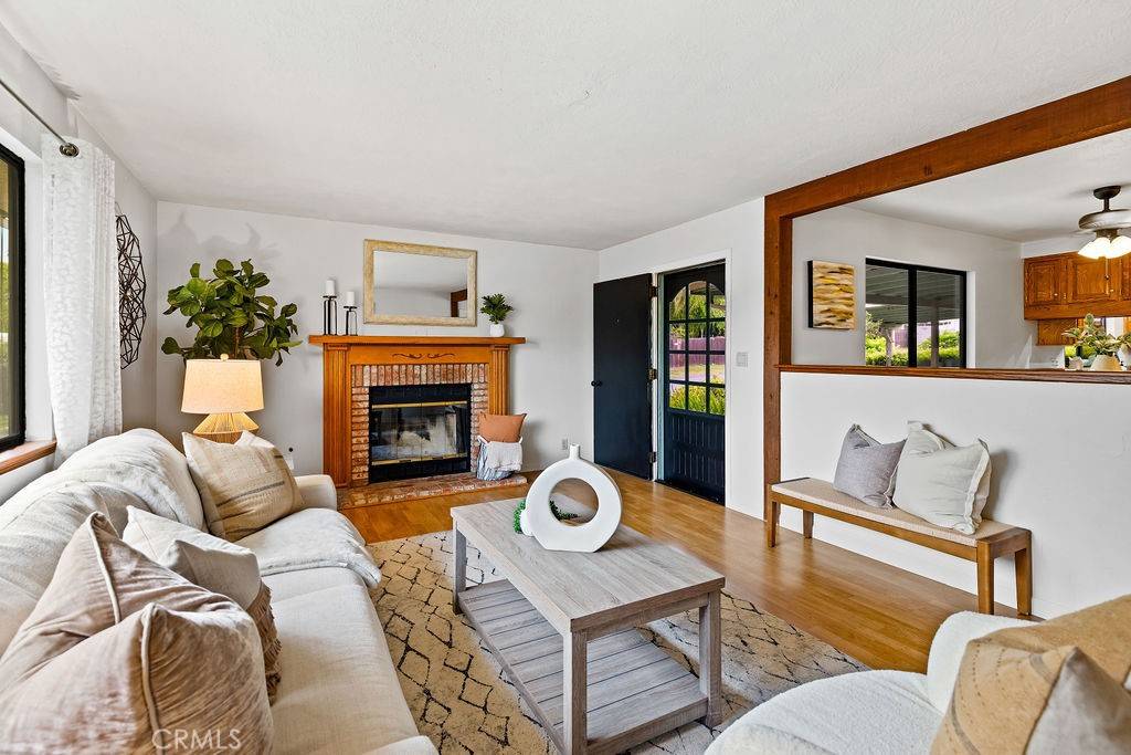 Fallbrook, CA 92028,734 Ceramic LN