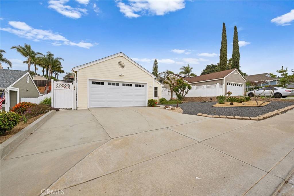 Fallbrook, CA 92028,522 Shady Glen DR