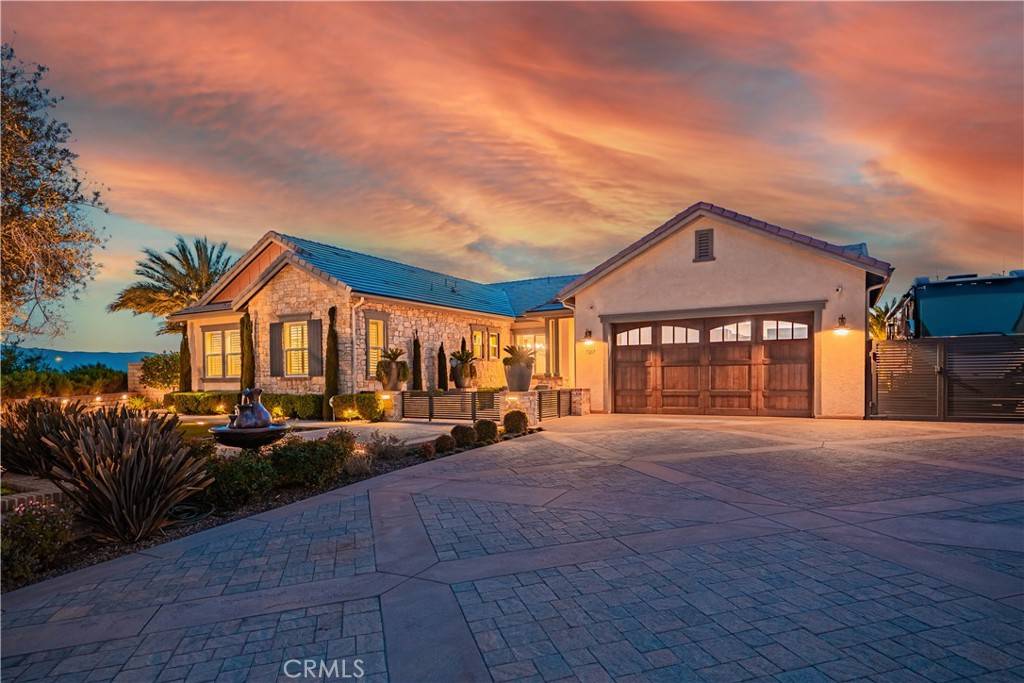 Riverside, CA 92503,17207 Compass DR