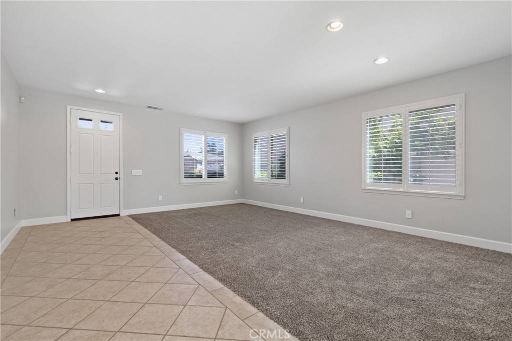 Temecula, CA 92592,42631 Hussar CT
