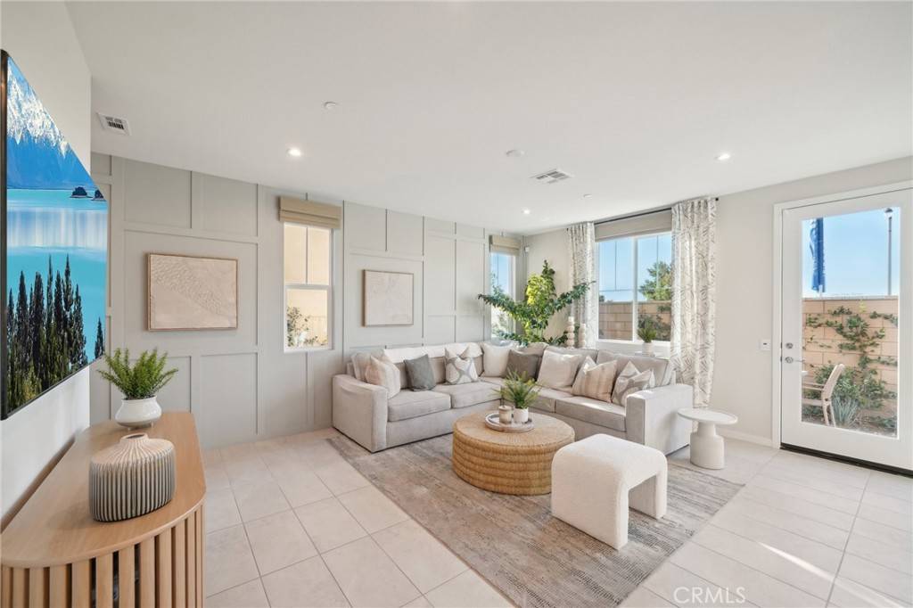 Fontana, CA 92336,16034 Esparza LN