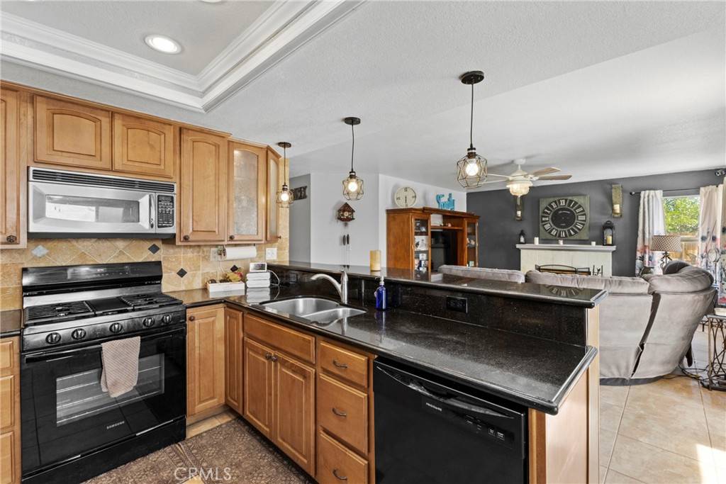 12929 Topaz CIR Victorville, CA 92392