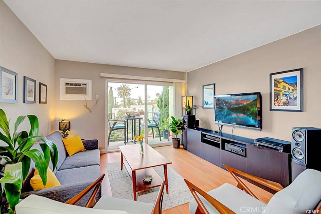 Long Beach, CA 90814,2844 E 3rd ST #207