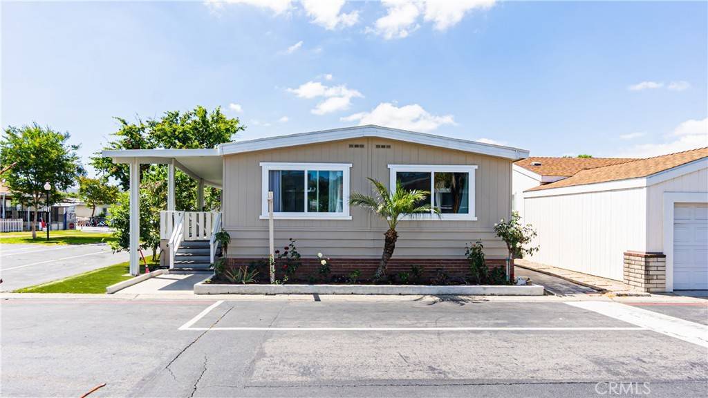 Anaheim, CA 92807,5815 E La Palma #286