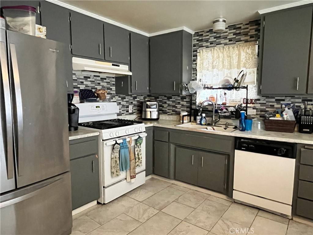 San Jacinto, CA 92583,615 S Hewitt ST