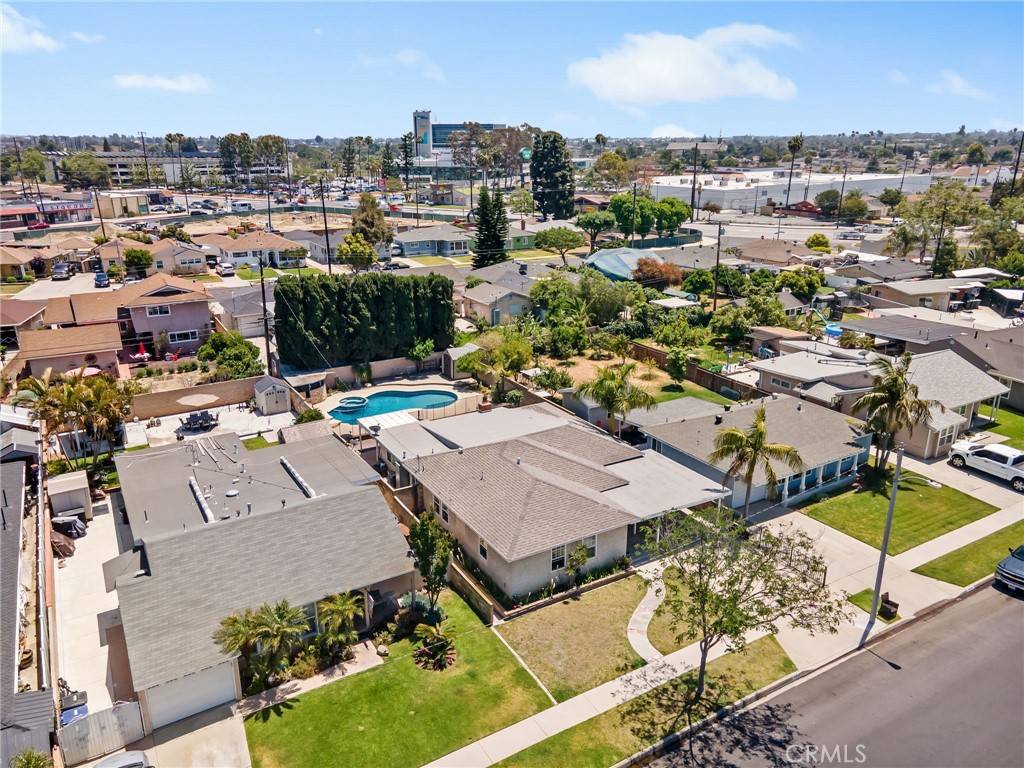 Bellflower, CA 90706,13828 Cowley AVE