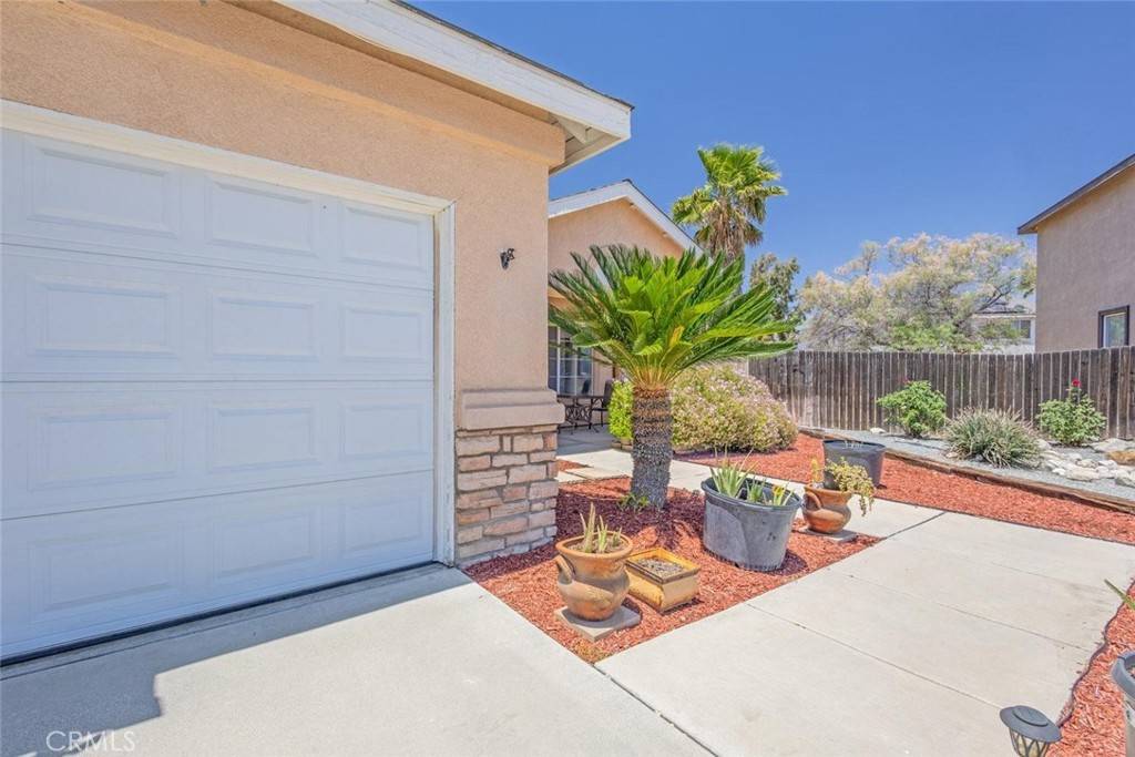 Hemet, CA 92544,24871 Loire CT