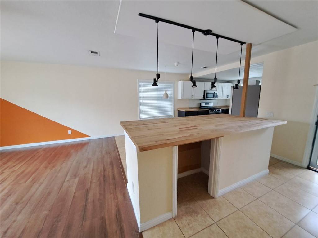 San Marcos, CA 92078,3819 La Campana CT