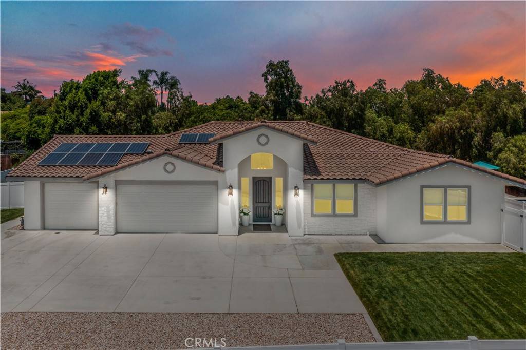 Fallbrook, CA 92028,1408 Devin DR
