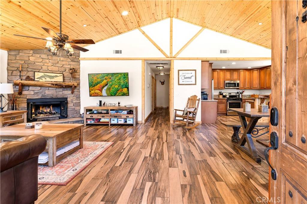 Big Bear Lake, CA 92315,43485 Colusa DR