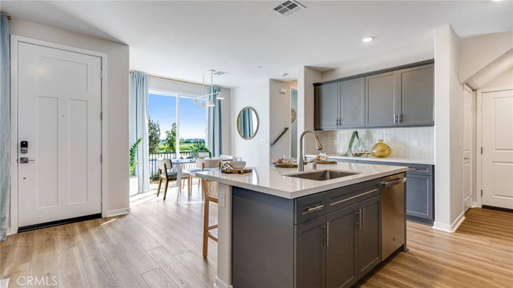 Ontario, CA 91762,2715 E Amberley Privado