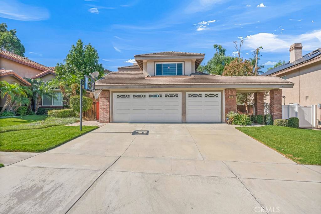 Corona, CA 92882,2330 Whiteoak LN