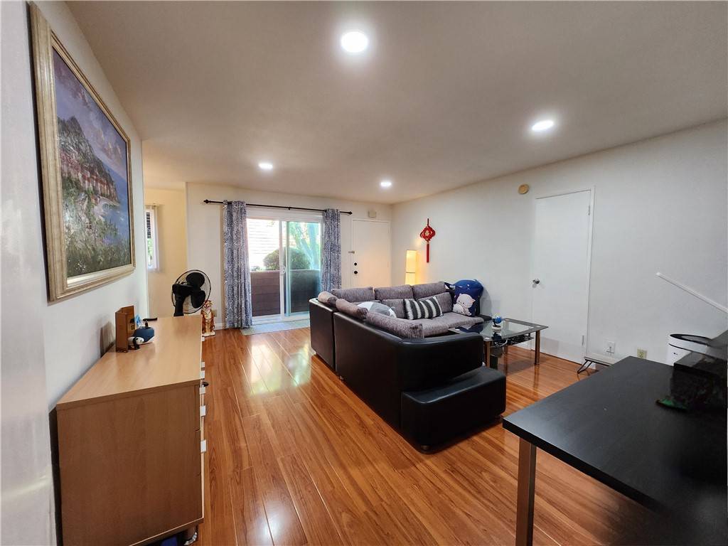 Encino, CA 91316,5400 Newcastle AVE #35