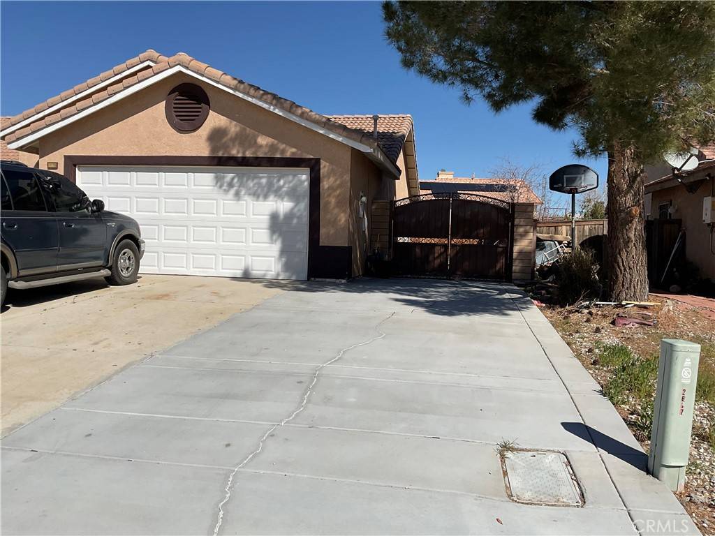 Adelanto, CA 92301,11118 Villa ST