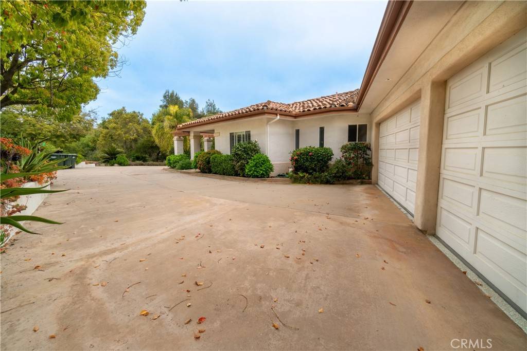 Escondido, CA 92026,28366 Crooked Oak LN