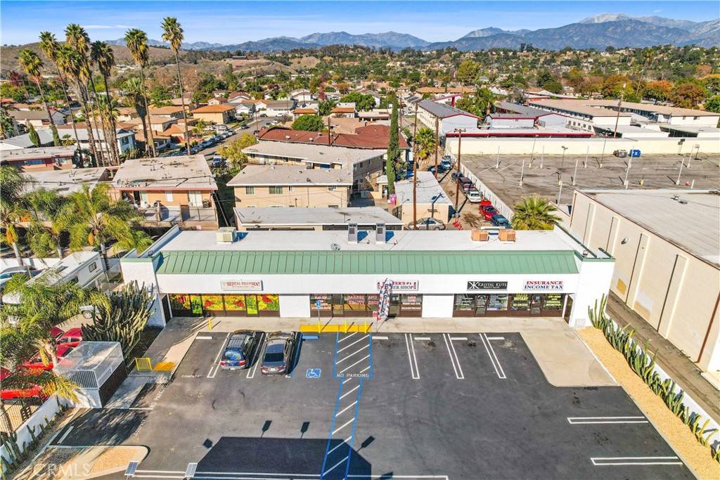 Pomona, CA 91768,1483 W Holt AVE
