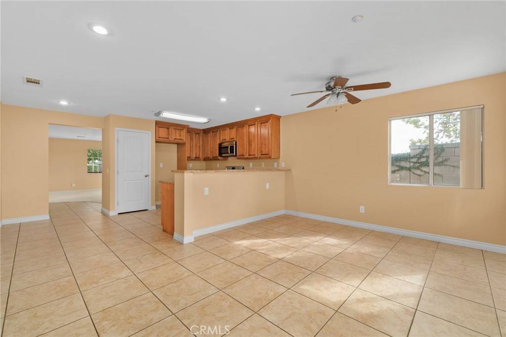 Fontana, CA 92336,6396 Redhead WAY