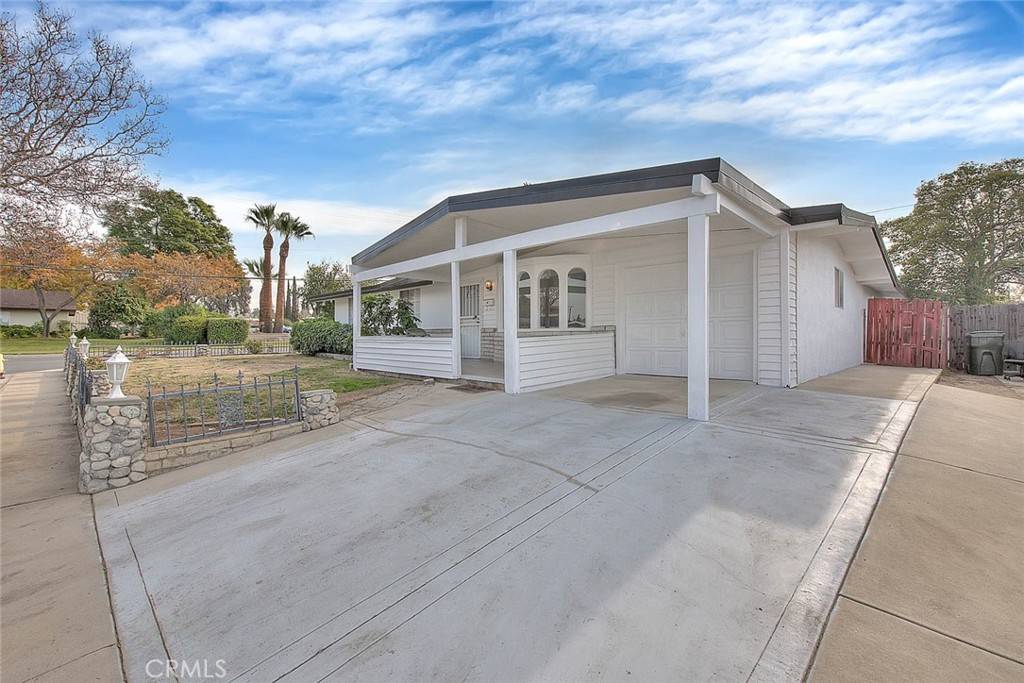 Redlands, CA 92374,950 Barbra LN