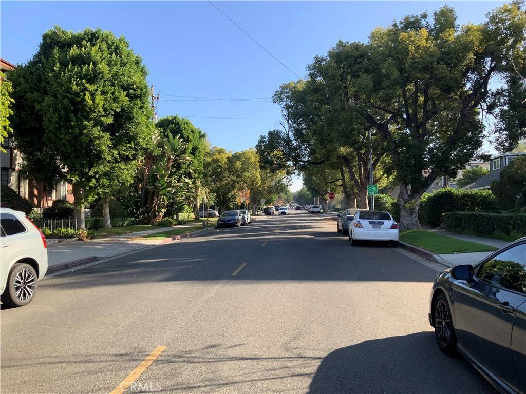 Glendale, CA 91203,409 Burchett ST #220