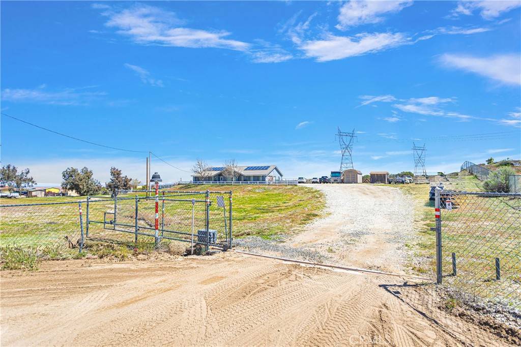 Oak Hills, CA 92344,10187 Mesquite ST