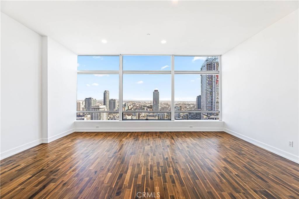 Los Angeles, CA 90015,900 W Olympic Blvd #Unit 32i