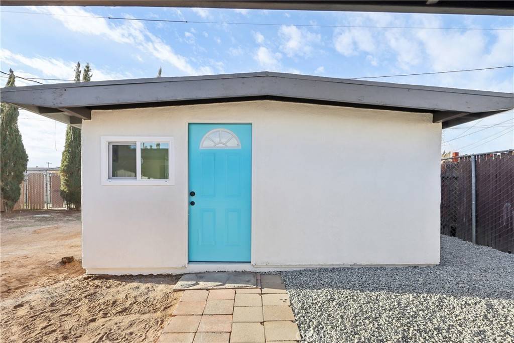 Hesperia, CA 92345,16523 Live Oak ST