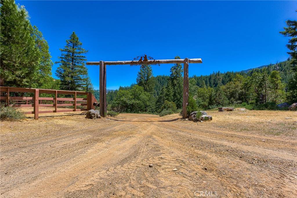 Outside Area (inside Ca), CA 95552,111 Fs Road 1s14