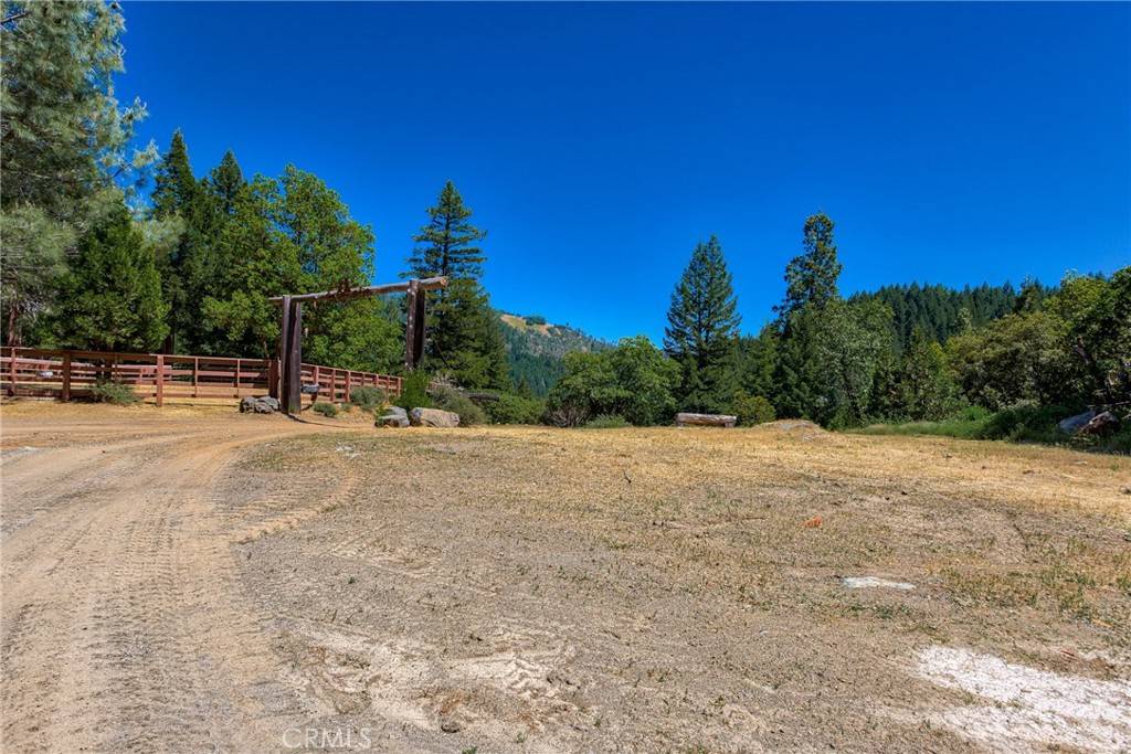 Outside Area (inside Ca), CA 95552,111 Fs Road 1s14