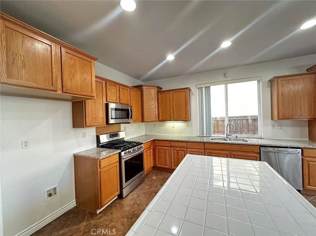 Eastvale, CA 92880,7144 Silverwood DR