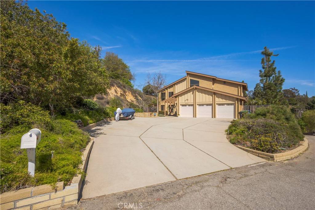 Whittier, CA 90603,9403 Mesa Robles DR