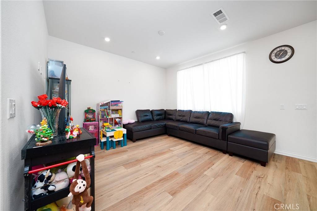 South El Monte, CA 91733,33 Aria ST
