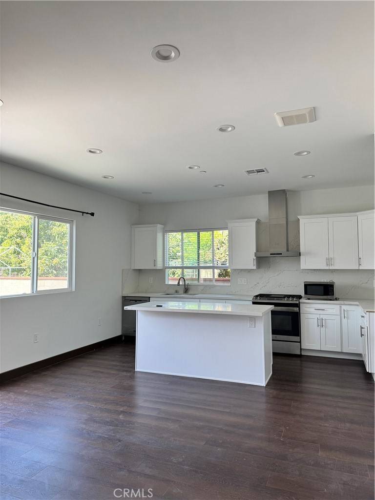 San Gabriel, CA 91775,5830 1/2 N Vista ST