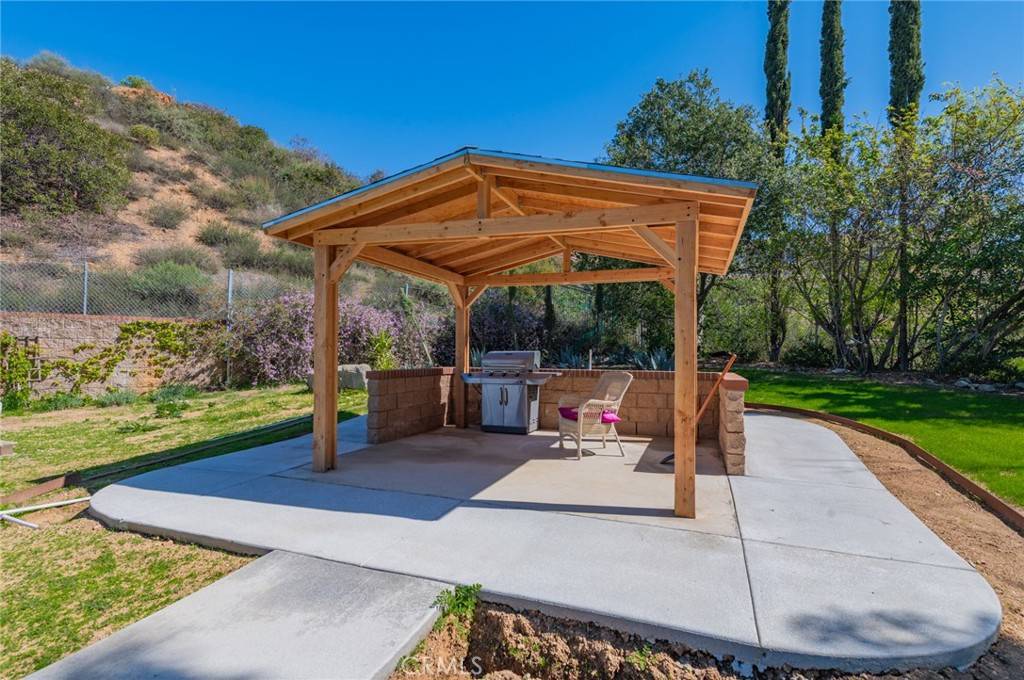 Bradbury, CA 91008,439 Deodar LN