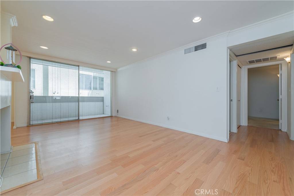 Beverly Hills, CA 90210,406 N Oakhurst DR #103