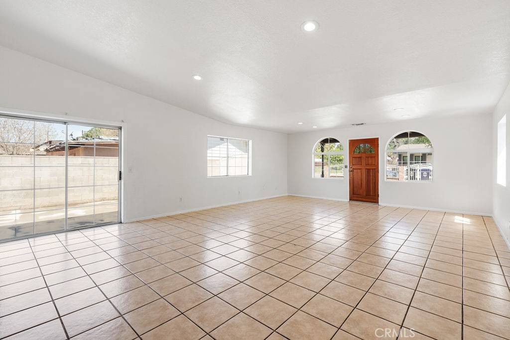 Pomona, CA 91766,1046 Muir AVE