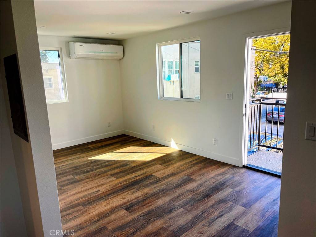 Los Angeles, CA 90019,1809 1/2 S Gramercy Place