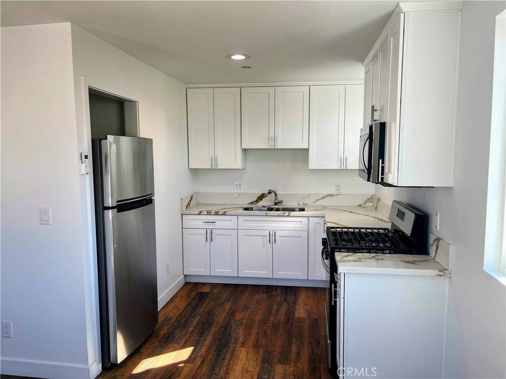 Los Angeles, CA 90019,1809 1/2 S Gramercy Place