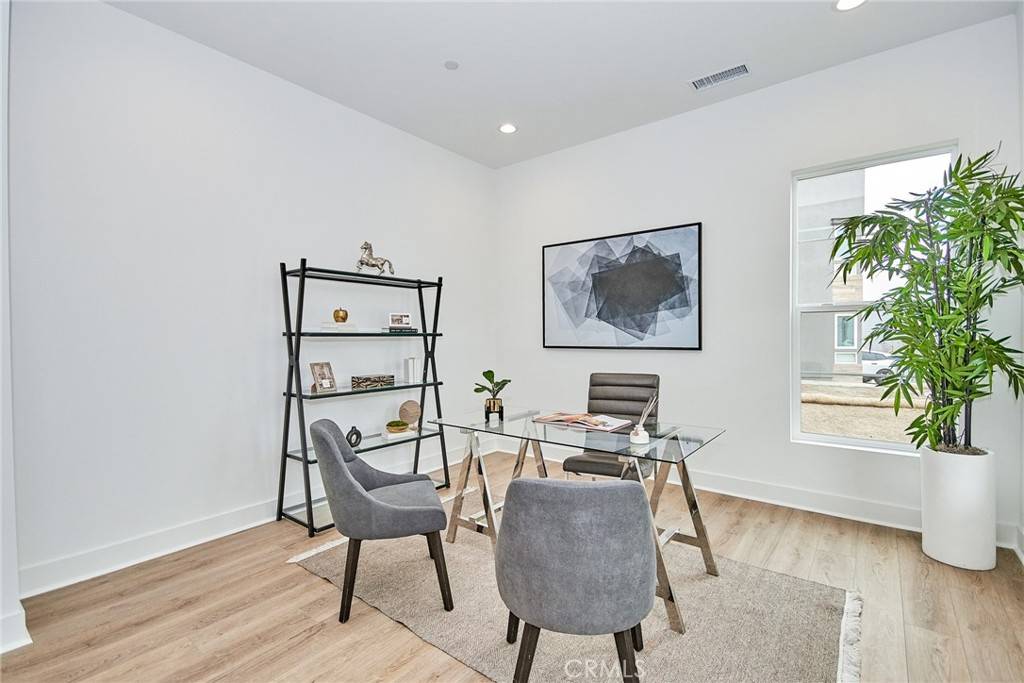 Valencia, CA 91381,27554 Elderberry DR