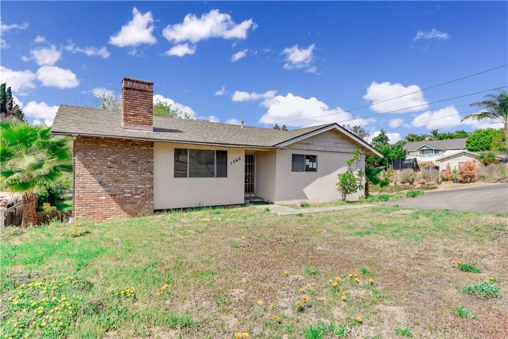 Fallbrook, CA 92028,1360 E Fallbrook ST