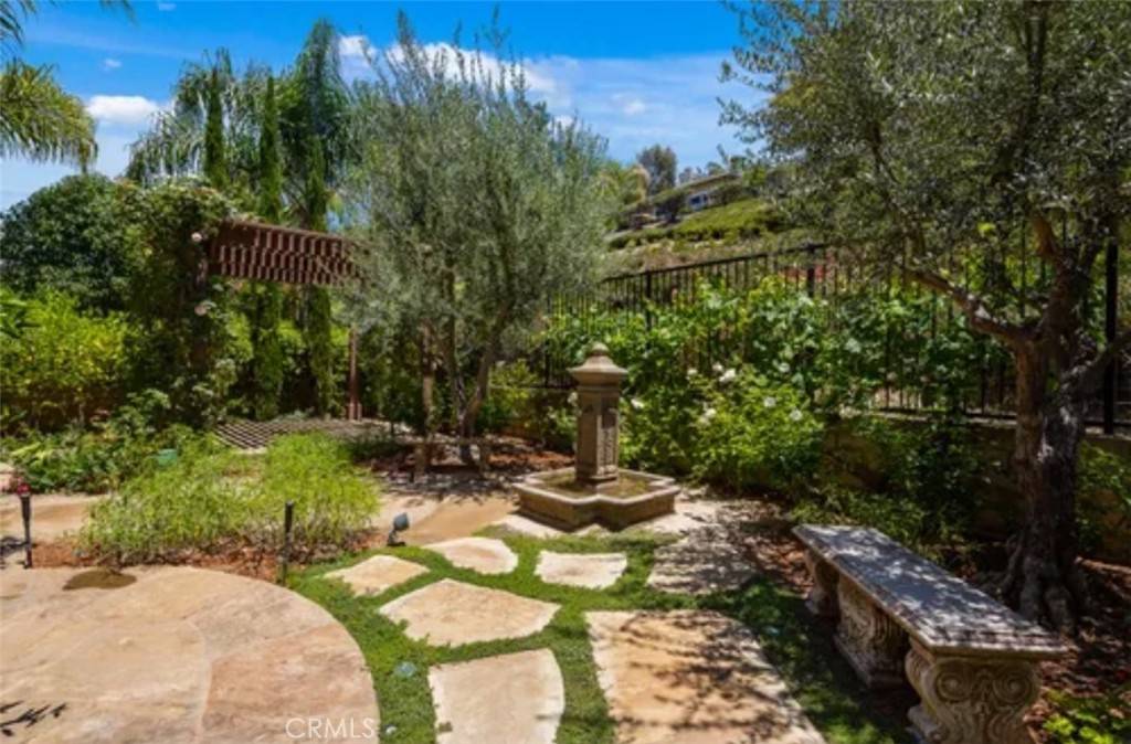 Laguna Niguel, CA 92677,27482 Homestead RD