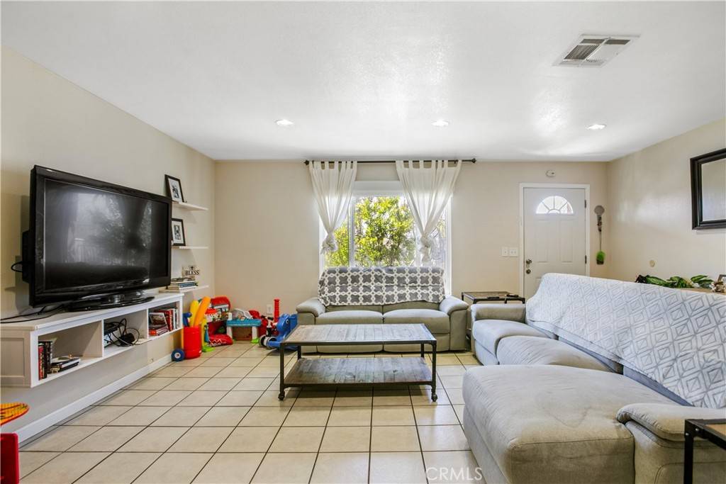 Jurupa Valley, CA 91752,10517 50th ST