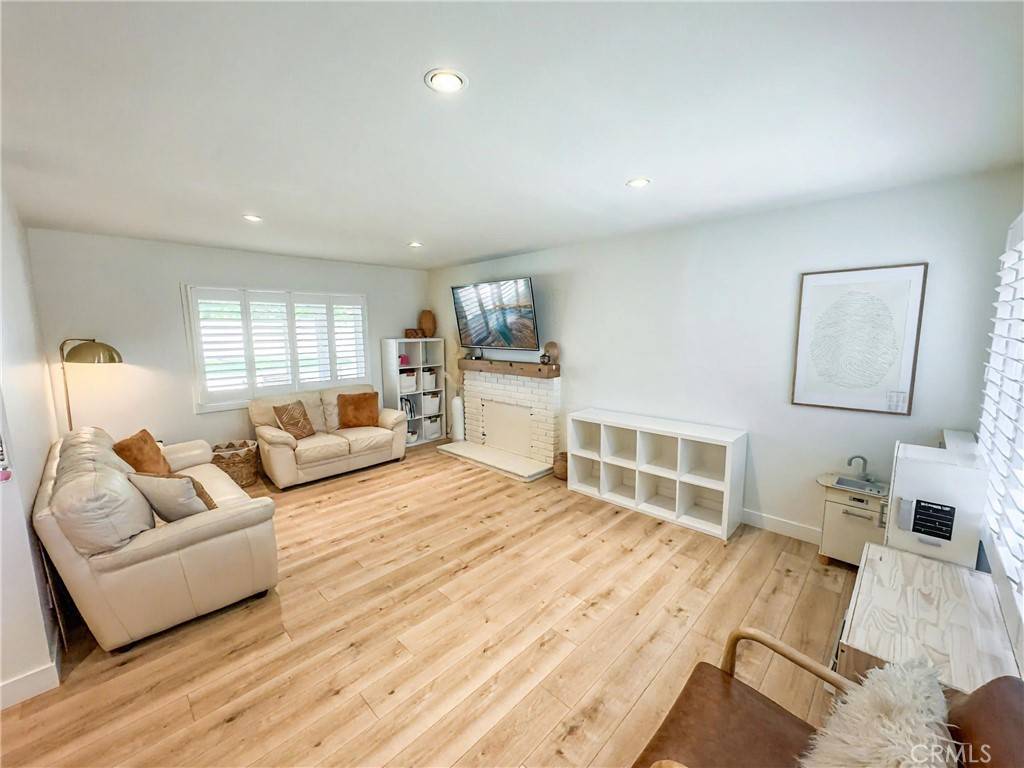 Chino, CA 91710,3906 Yellowstone CIR