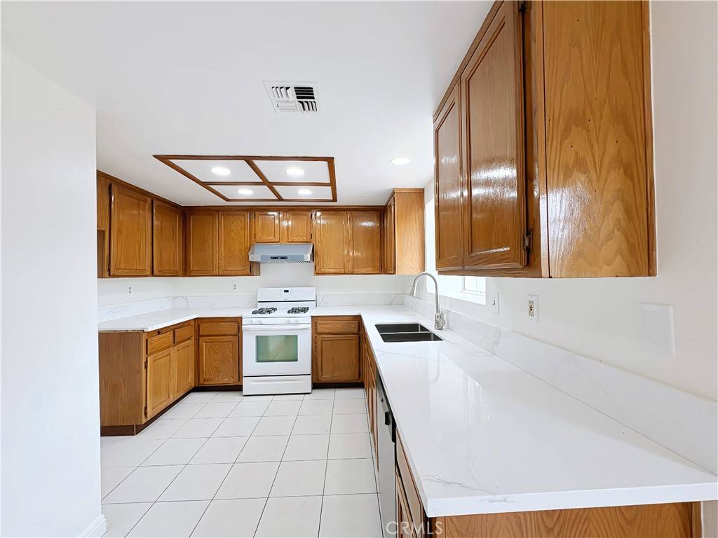 Montebello, CA 90640,877 S Greenwood AVE