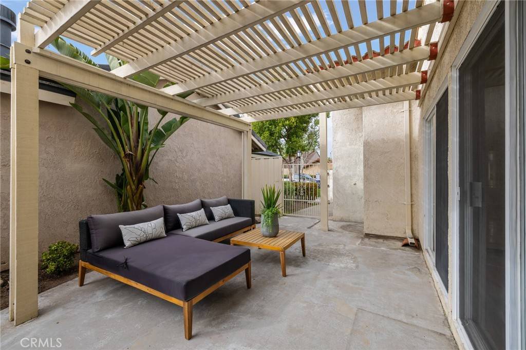 Irvine, CA 92618,12 Windrow