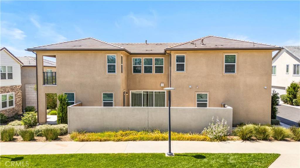 Irvine, CA 92618,242 Chorus