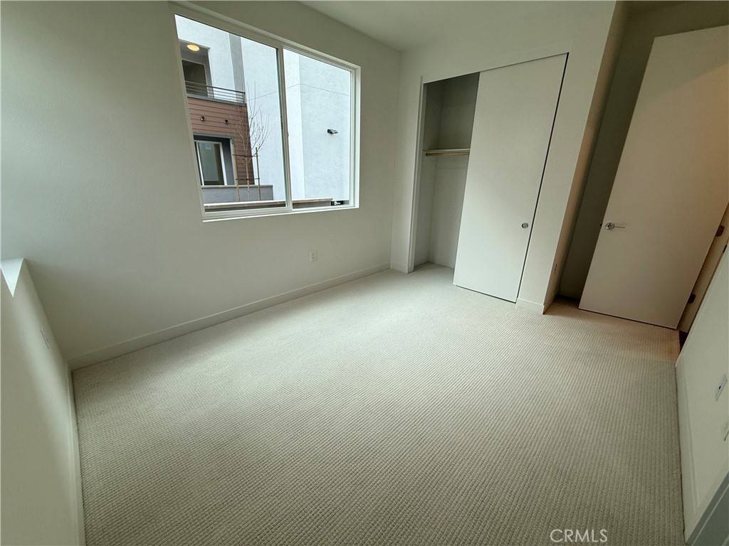 Santa Ana, CA 92705,693 S Lyon ST