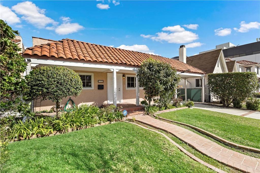 Beverly Hills, CA 90211,124 N Le Doux RD