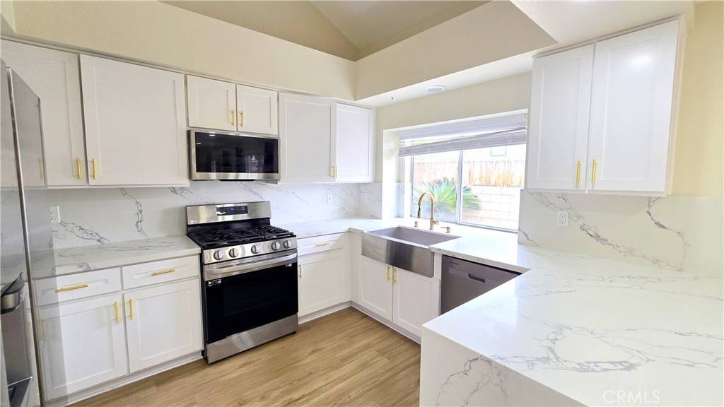 Fontana, CA 92337,15737 Firethorn RD